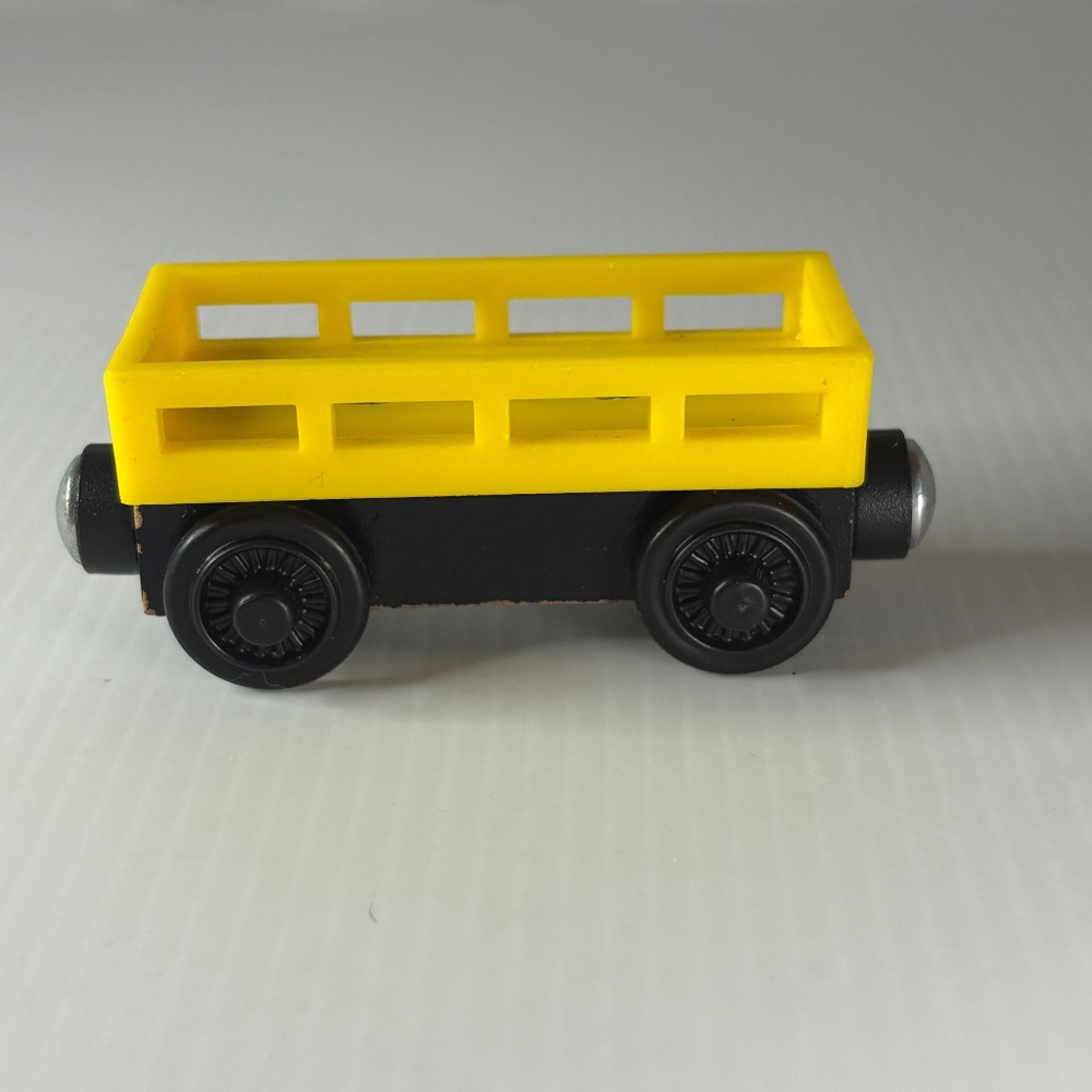 Thomas the Train Musical Cargo Car 2012 Wooden Railway Y4105 Yellow - Picture 4 of 7